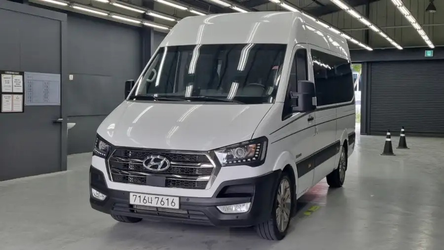Hyundai Solati 15-seater
