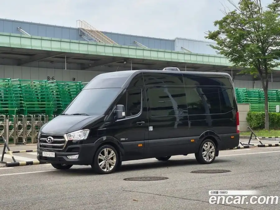 Hyundai Solati 16-seater