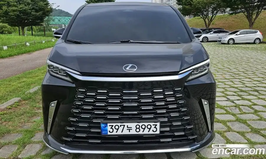 Lexus LM 500h Executive