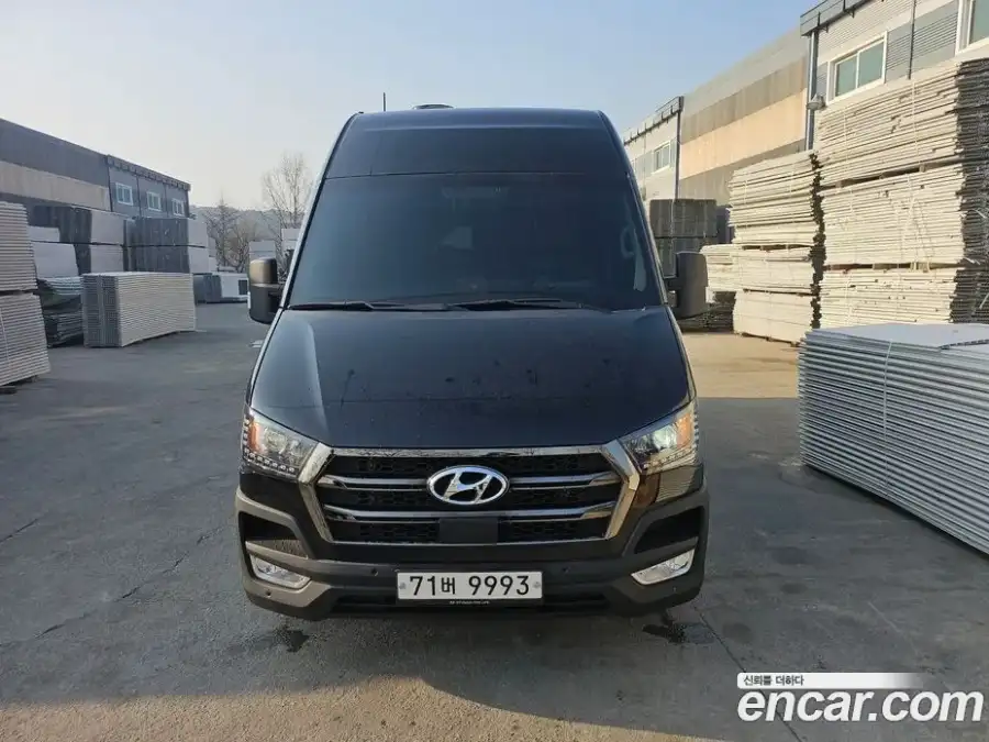 Hyundai Solati 11-Seater