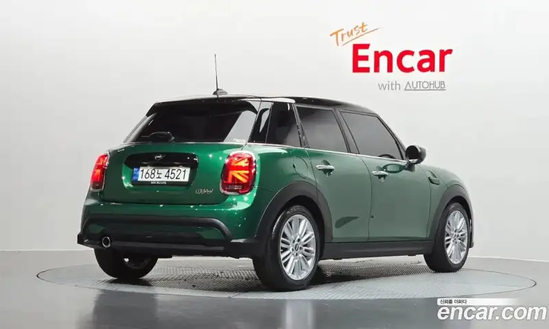 Mini Cooper 5-Door Classic Plus