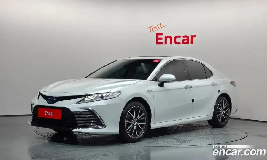 Toyota Camry 2.5 XLE Hybrid