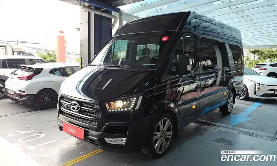 Hyundai Solati 15-seater