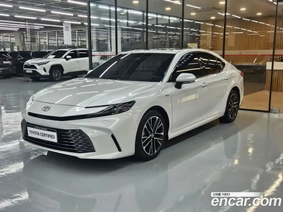 Toyota Camry 2.5 XLE Hybrid