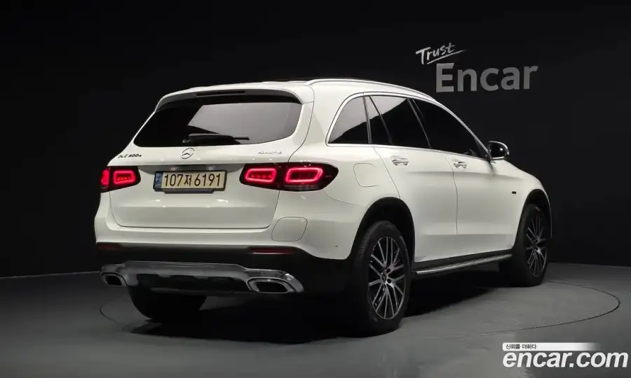 Mercedes-Benz GLC-Class GLC300e 4MATIC