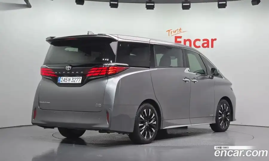 Toyota Alphard 2.5 HEV Executive AWD