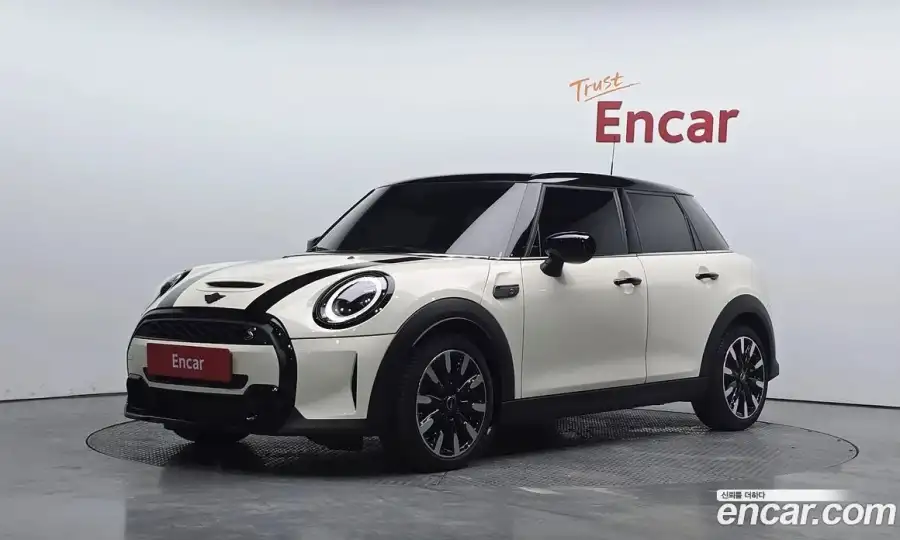 Mini Cooper 5Door Classic Launch Pack
