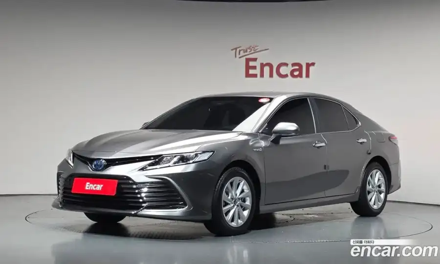 Toyota Camry 2.5 LE Hybrid