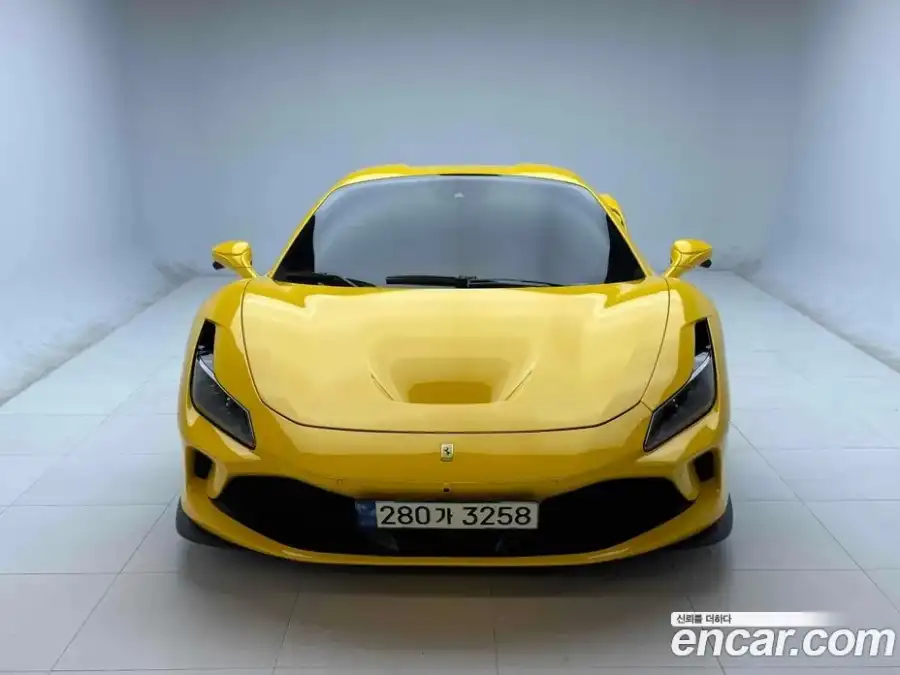 Ferrari F8 3.9 V8