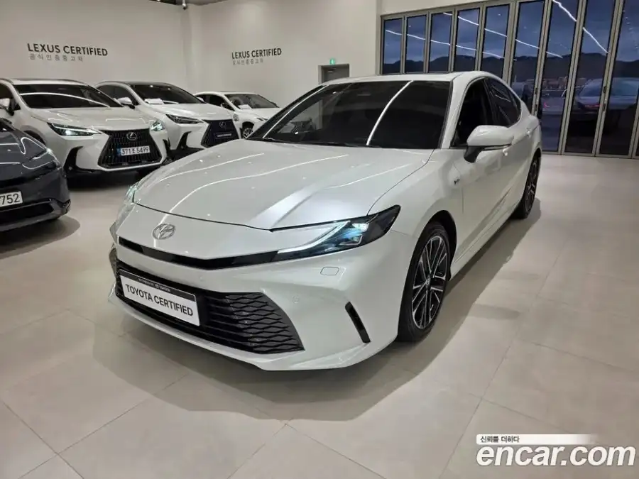 Toyota Camry 2.5 XLE Hybrid