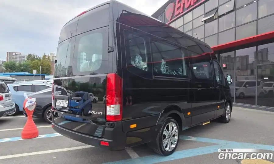 Hyundai Solati 16-seater