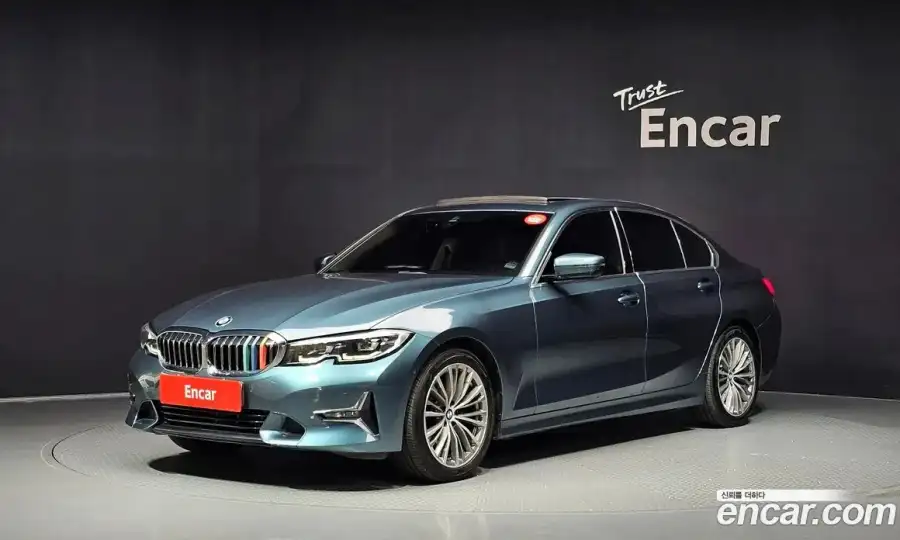 BMW 3-Series 320i Luxury