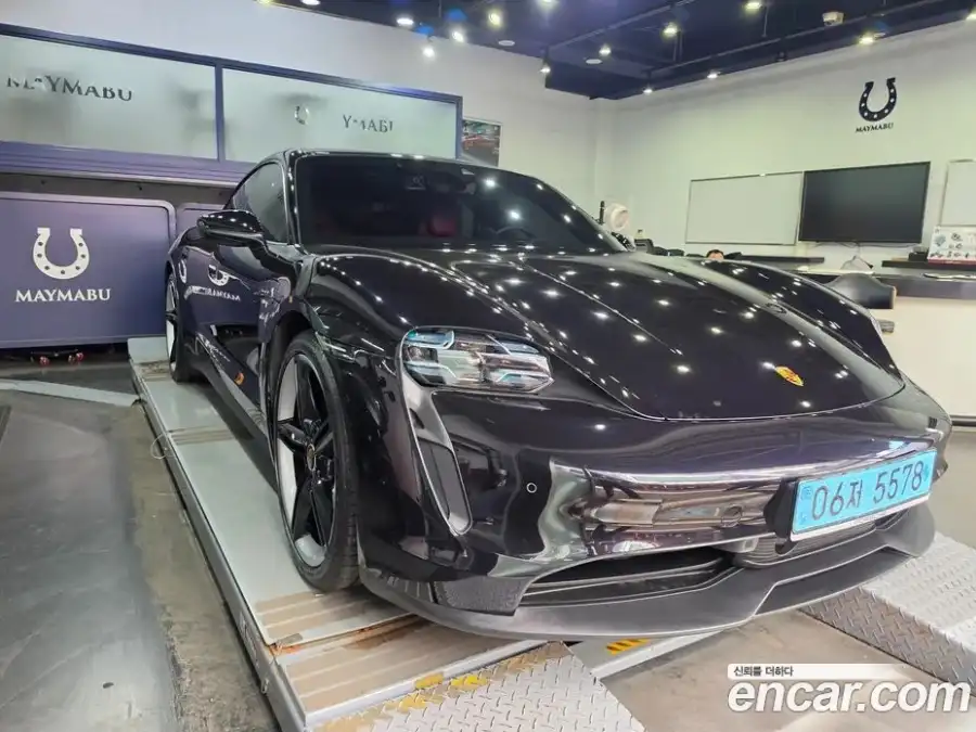 Porsche Taycan Base