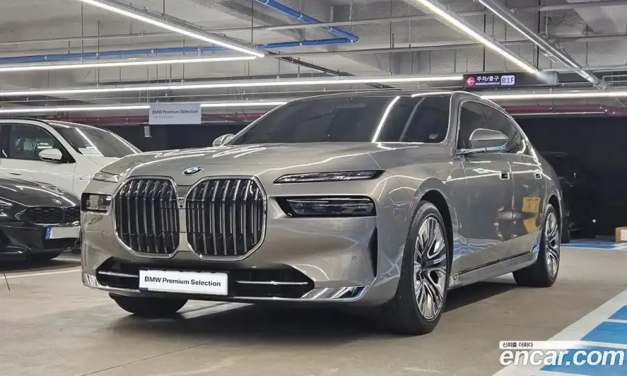 BMW 7-Series 740i sDrive Design Pure Excellence