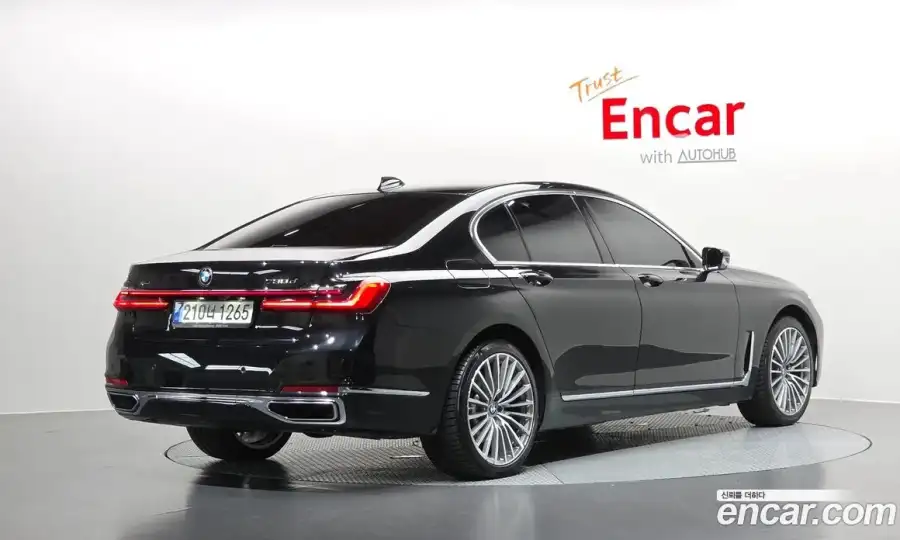 BMW 7-Series 730d xDrive Design Pure