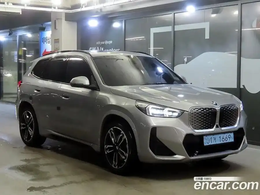 BMW iX1 xDrive 30 M Sport