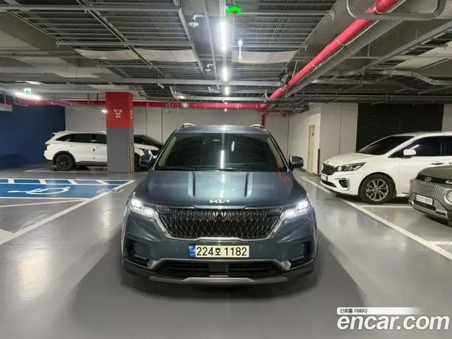 Kia Canival Gasoline 7-Seater Signature
