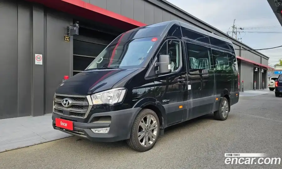Hyundai Solati 16-seater