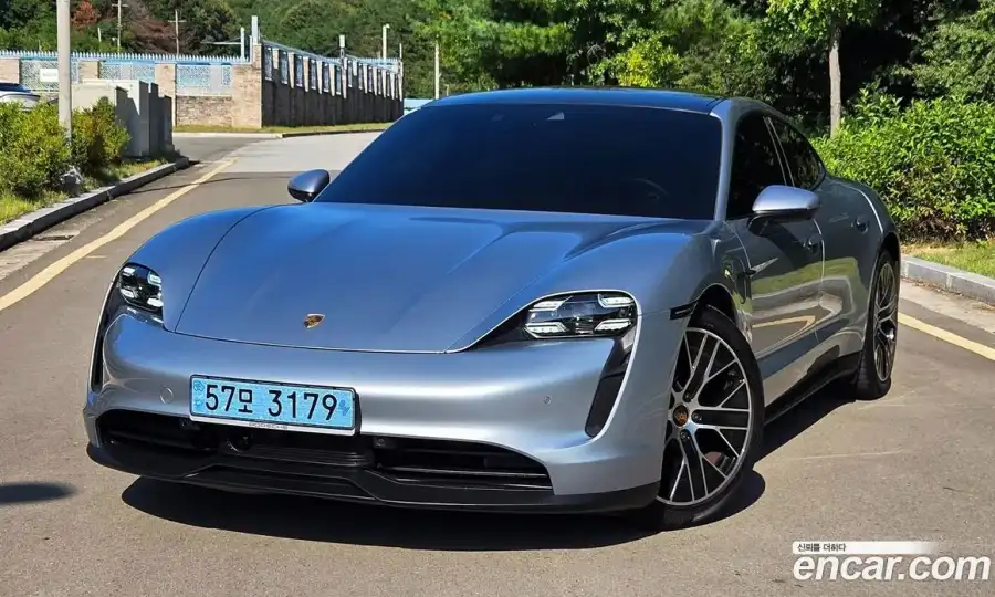 Porsche Taycan Base