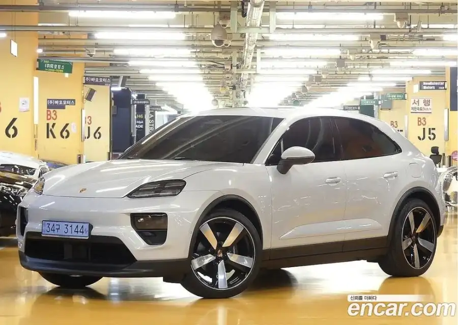 Porsche Macan Base 4