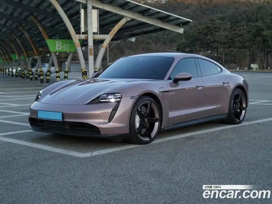 Porsche Taycan Base
