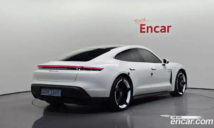 Porsche Taycan 4S