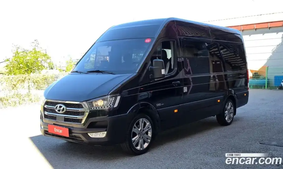 Hyundai Solati 16-seater