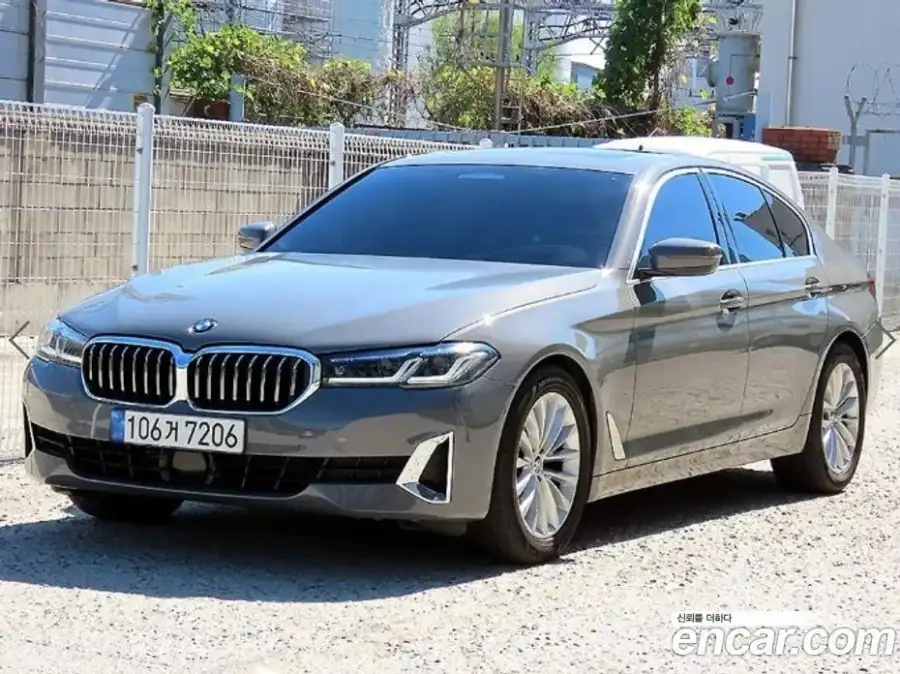 BMW 5-Series 520i Luxury