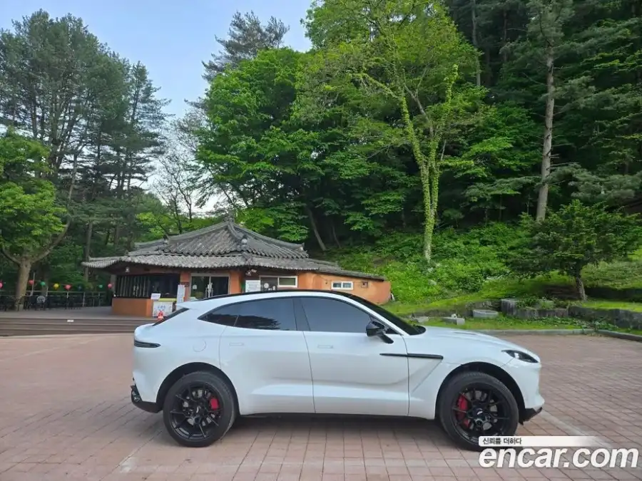 Aston Martin Dbx 4.0 V8