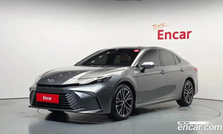 Toyota Camry 2.5 XLE Hybrid