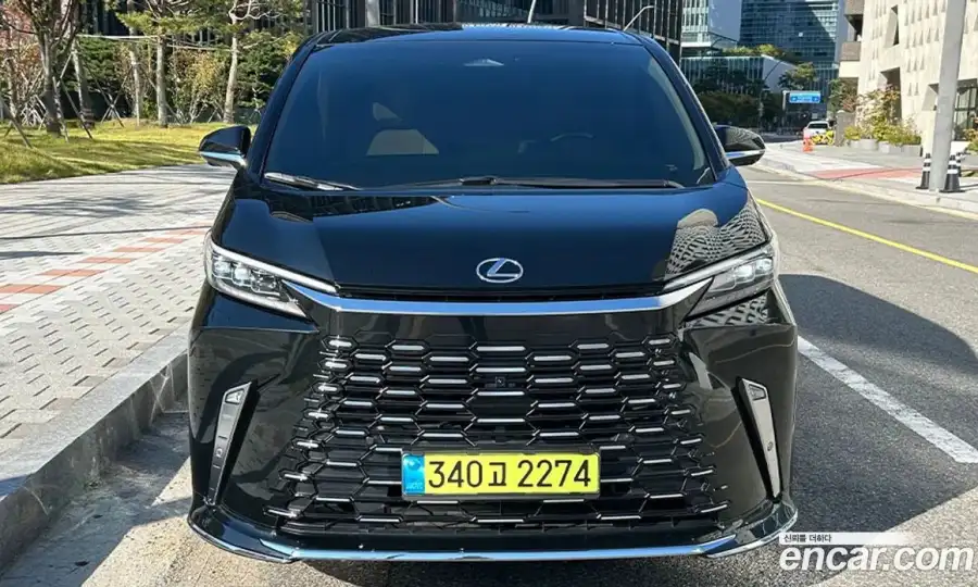 Lexus LM 500h Royal