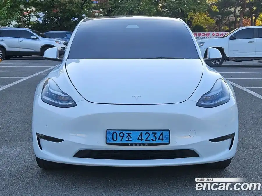 Tesla Model Y Standard Range RWD