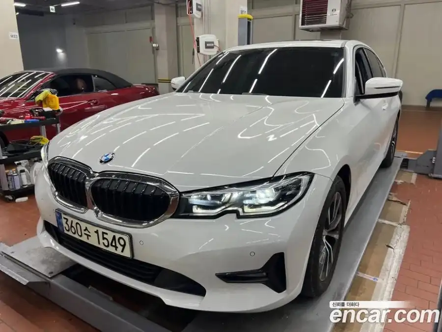 BMW 3-Series 320i