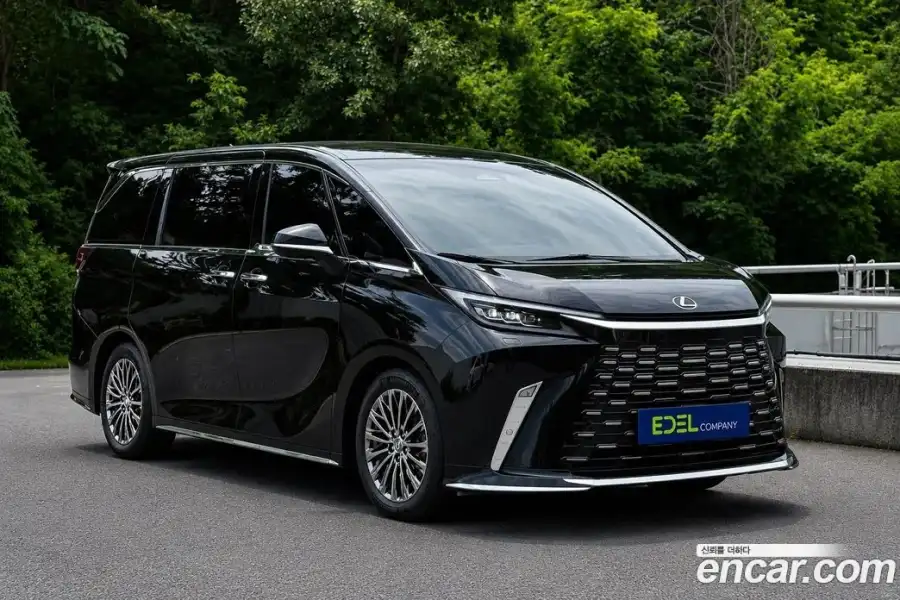 Lexus LM 500h Royal