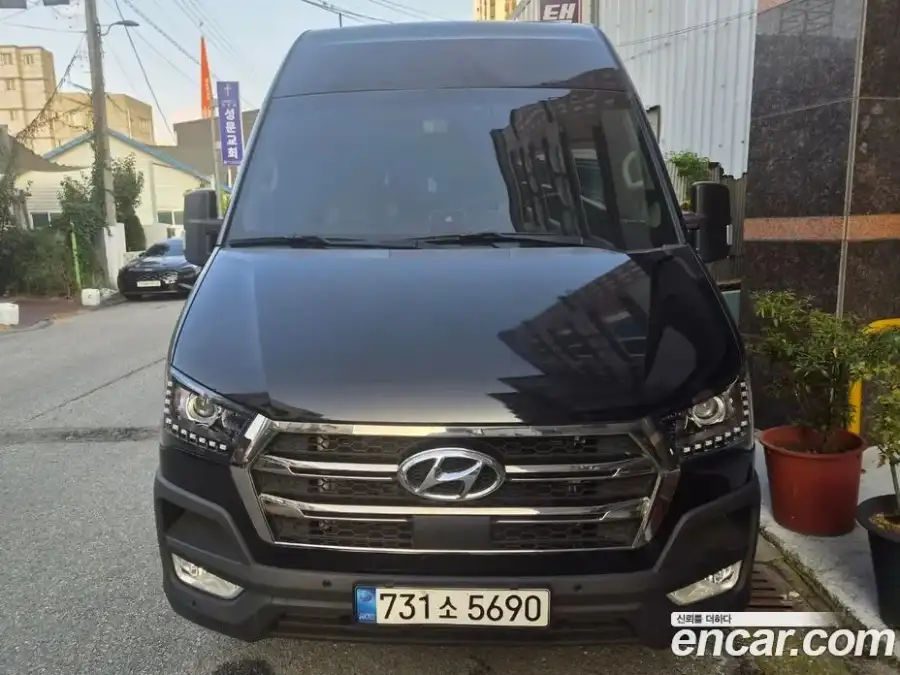 Hyundai Solati 15-seater