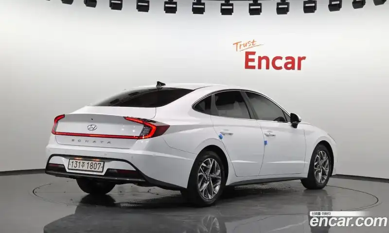 Hyundai Sonata 2.0 LPG rental car