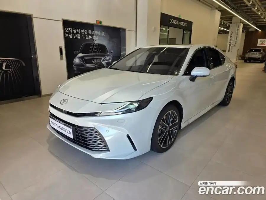 Toyota Camry 2.5 XLE Hybrid