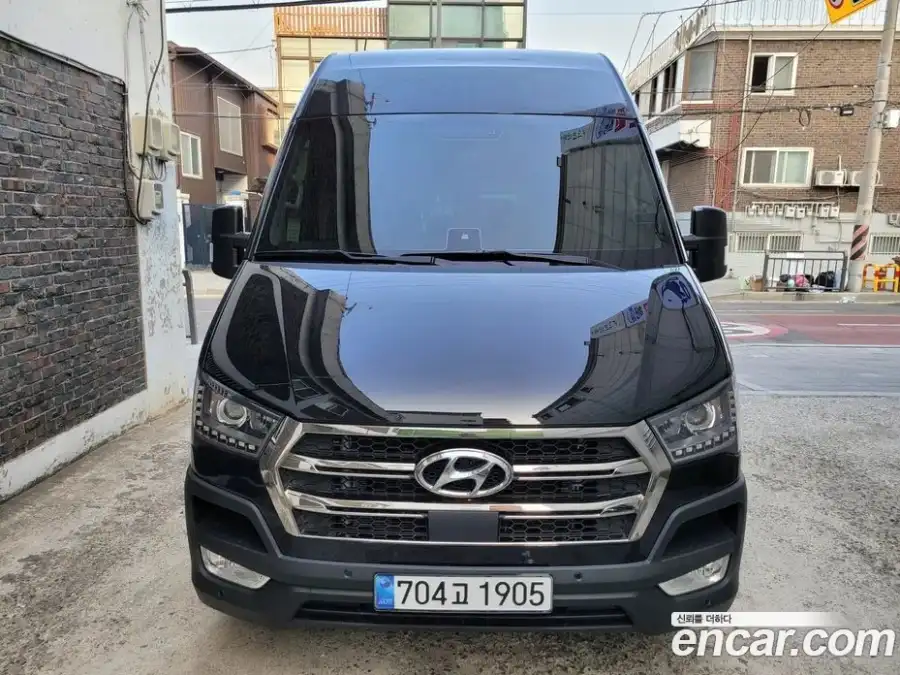 Hyundai Solati 15-seater