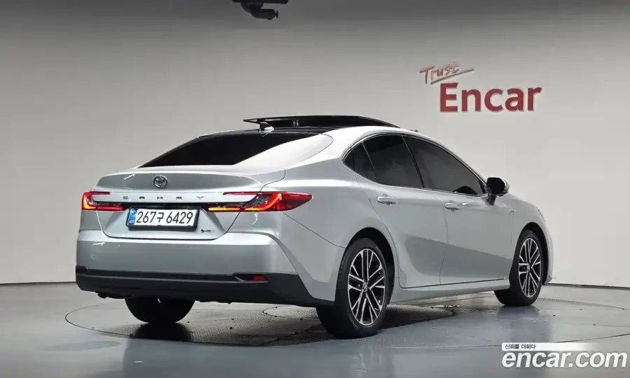 Toyota Camry 2.5 XLE Premium Hybrid