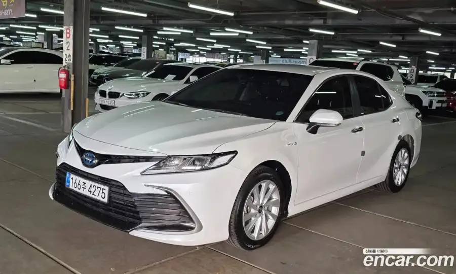 Toyota Camry 2.5 LE Hybrid