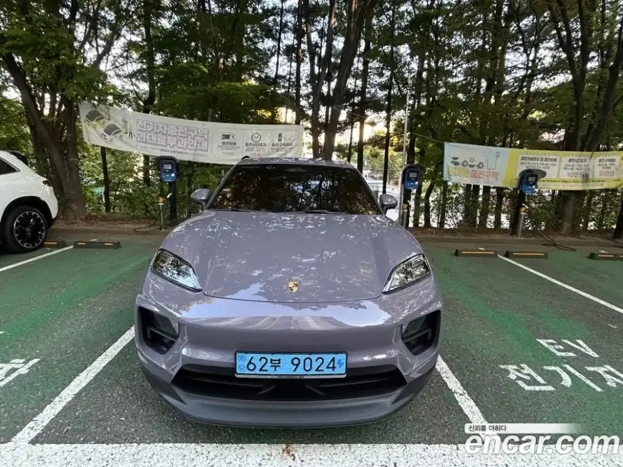Porsche Macan Base 4