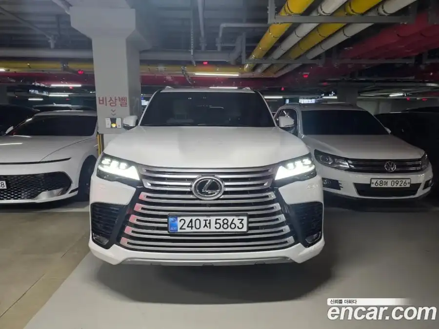 Lexus LX 700h Luxury
