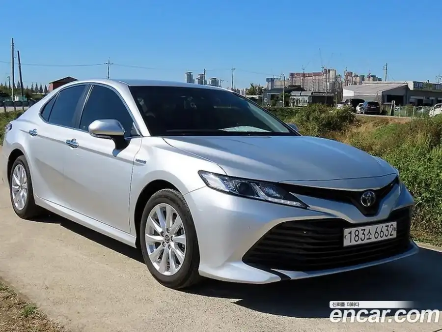 Toyota Camry 2.5 LE Hybrid