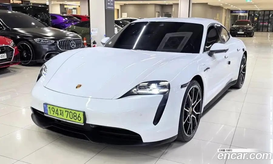 Porsche Taycan Base