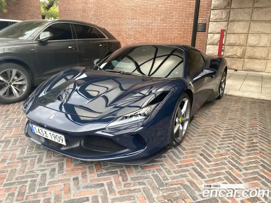 Ferrari F8 3.9 V8