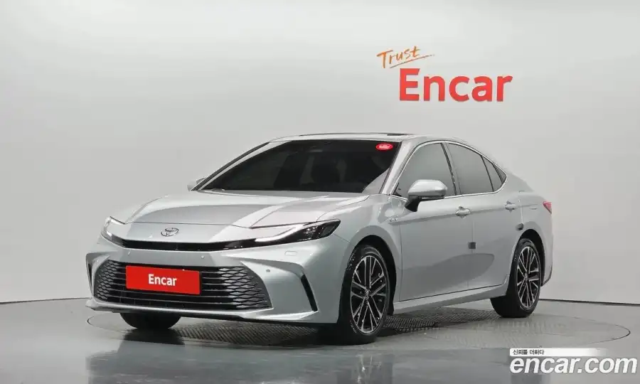 Toyota Camry 2.5 XLE Hybrid