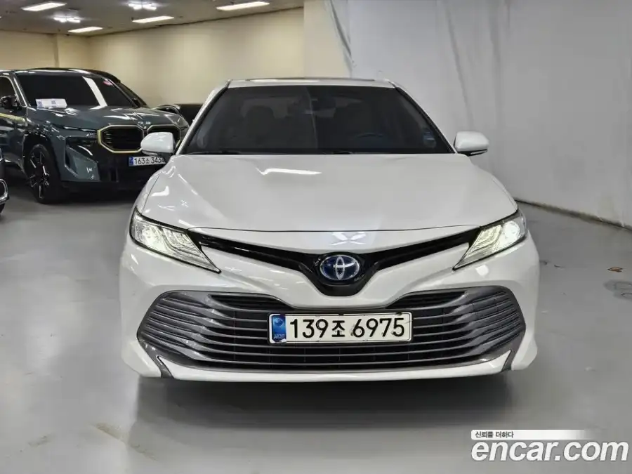 Toyota Camry 2.5 XLE Hybrid