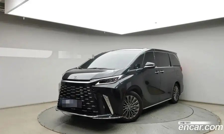 Lexus LM 500h Royal