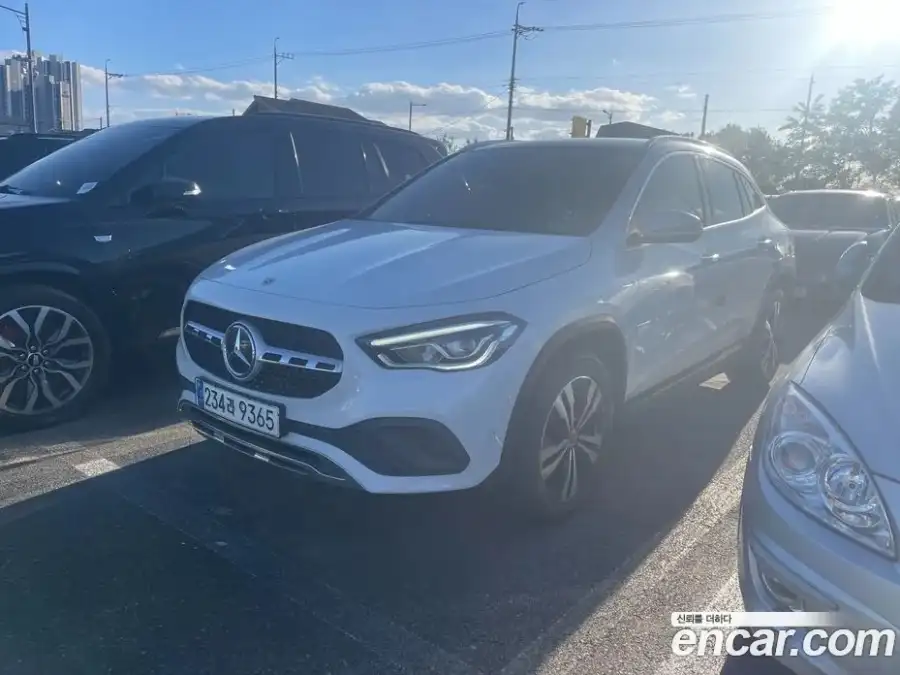 Mercedes-Benz GLA-Class GLA220