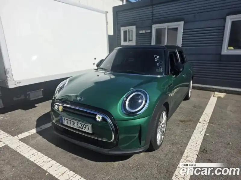 Mini Cooper 5-Door Classic Plus